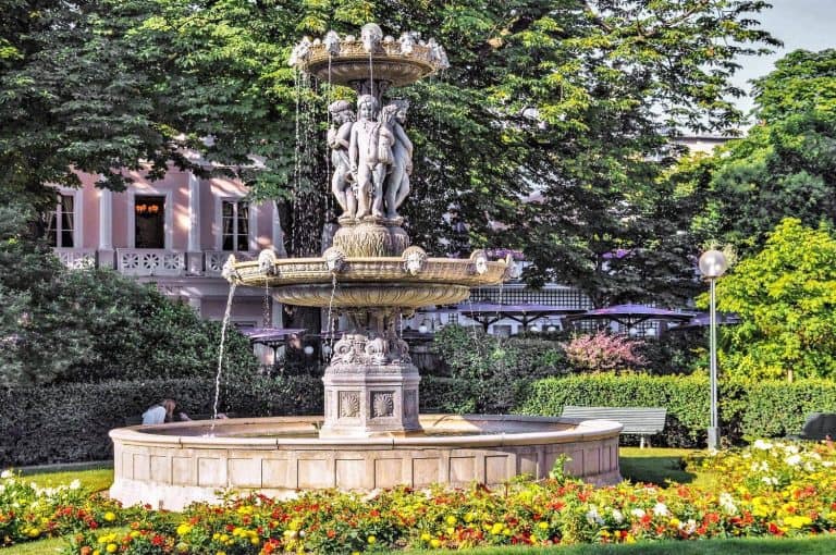 שדרות השאנז אליזה: מסלולי הליכה, מלונות מומלצים, אטרקציות ומוזיאונים