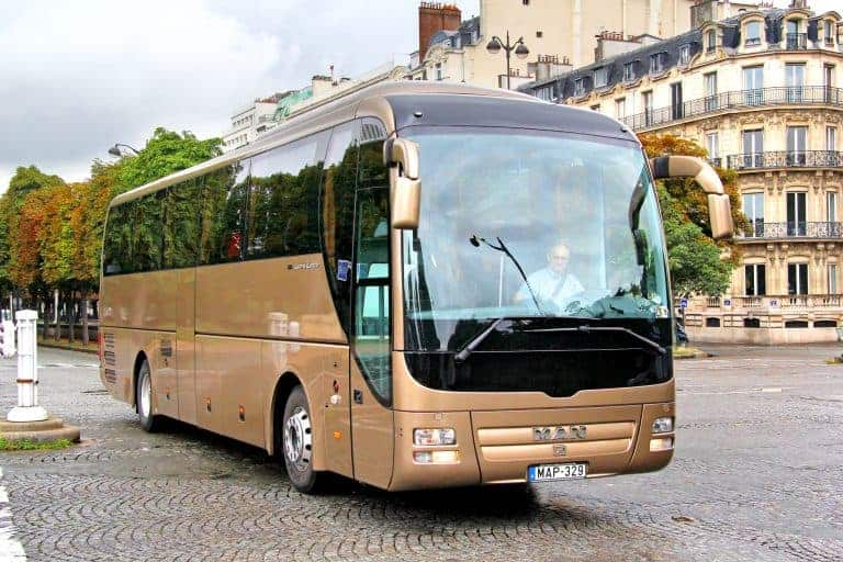 פריז בתנועה - אוטובוס תיירים, טיול בסיטרואן 2CV, טיסה בשמי העיר ועוד