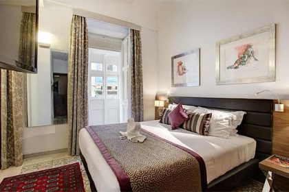 Palazzo Paolina" style="width:100%; height: 220px; object-fit:cover;