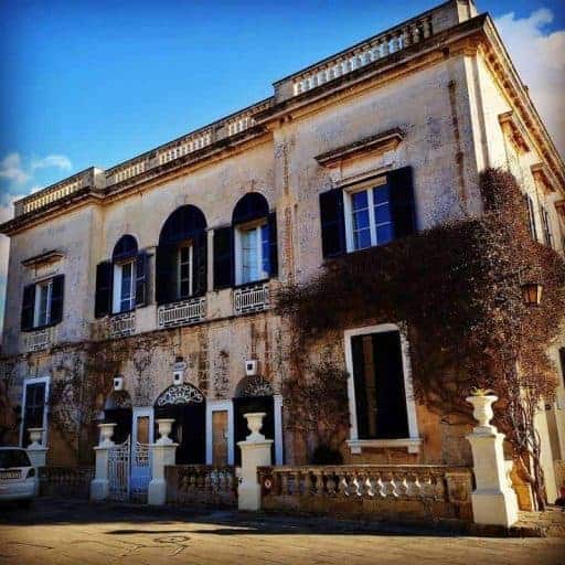 הפרנקופיל מטייל מחוץ לצרפת