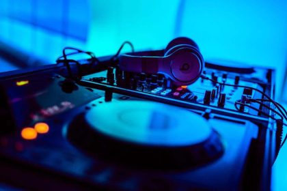 A musical journey following French electronic music
