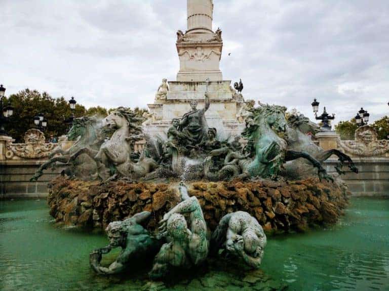 טיסות לבורדו - מידע על טיסות ישירות ועל שדה התעופה