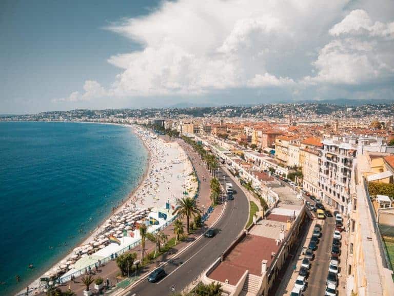 טיסות לניס - מידע על טיסות ישירות ועל שדה התעופה