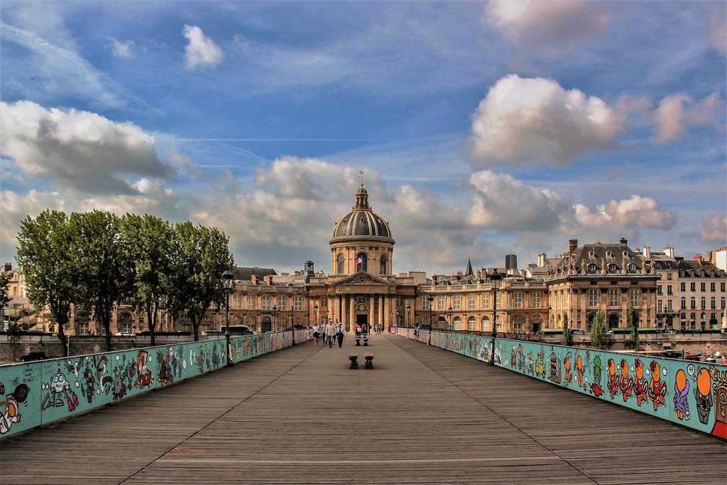 Pont des Arts. Photo by Yoel Thamanlis