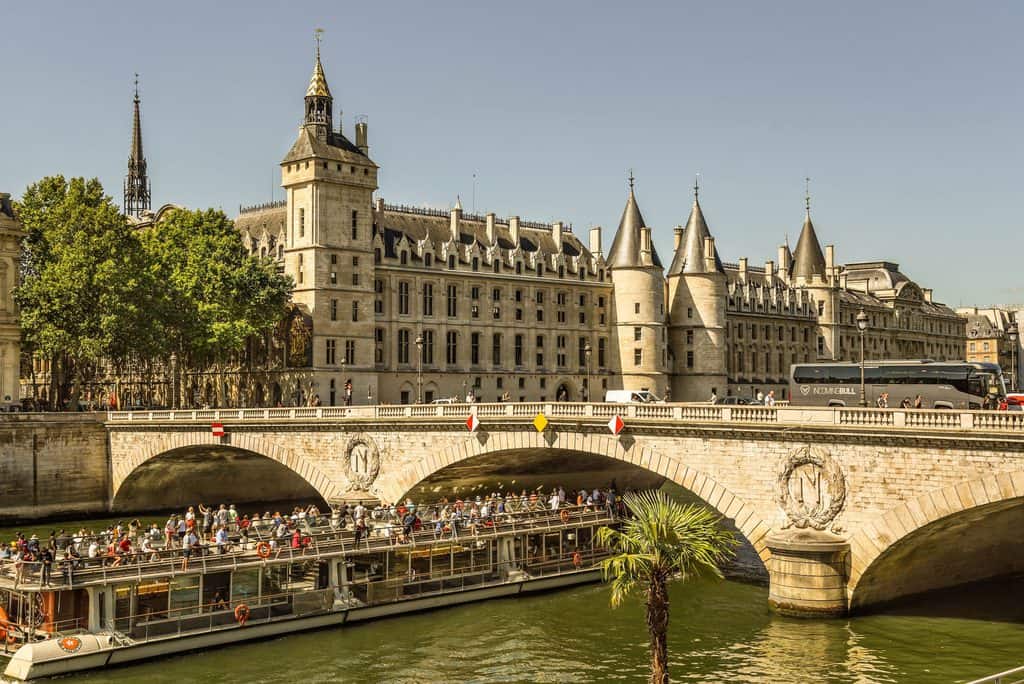 Pont au Change. Photo by Yoel Thamanlis