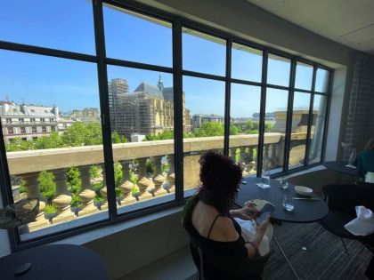 מסעדת שוק הדגנים (Halle aux grains) במוזיאון בורסת המסחר
