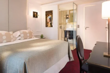חדר מעוצב במלון מולייר (Hôtel Molière) במרכז פריז