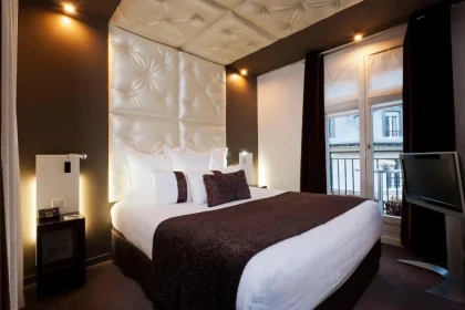 לובי ועיצוב של גרנד הוטל סן מישל (Grand Hotel St Michel) ברובע הלטיני