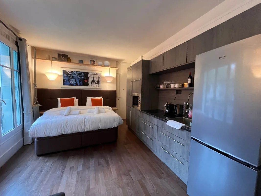 דירה מספר 4 ליד פומפידו