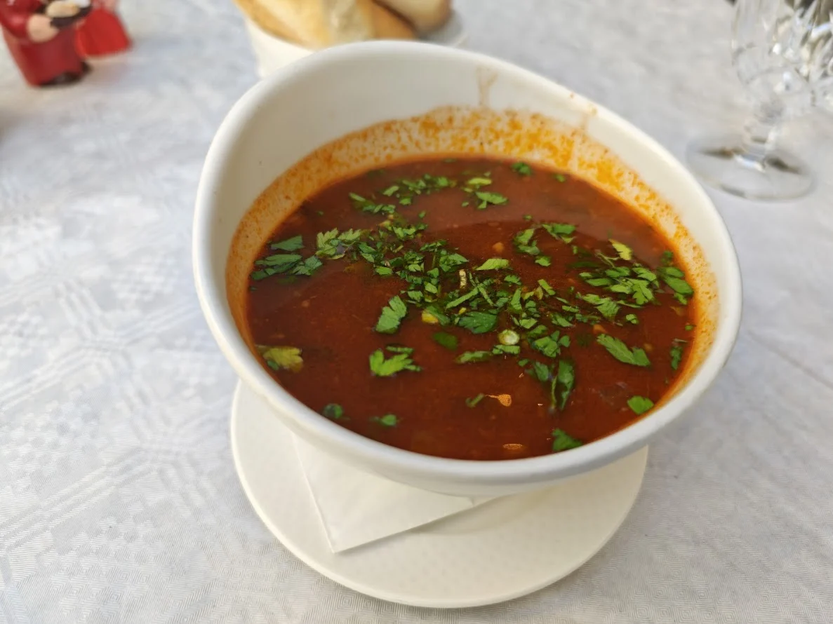 מרק חרצ'ו ב Georgia Restaurant. צילום: צבי חזנוב