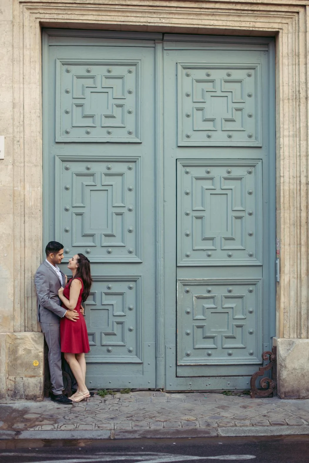 A couple hiking in the Marais. Photo: Liran Hotmacher