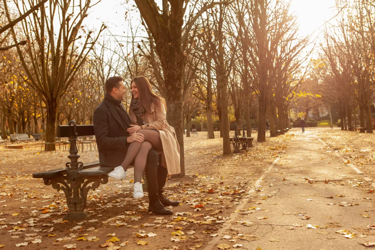 A couple resting on a bench in Paris in the fall. Photo: Liran Hotmacher
