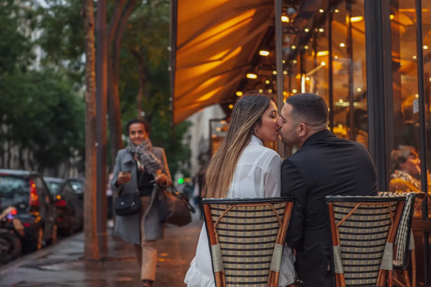 A couple in a restaurant. Photo: Liran Hotmacher