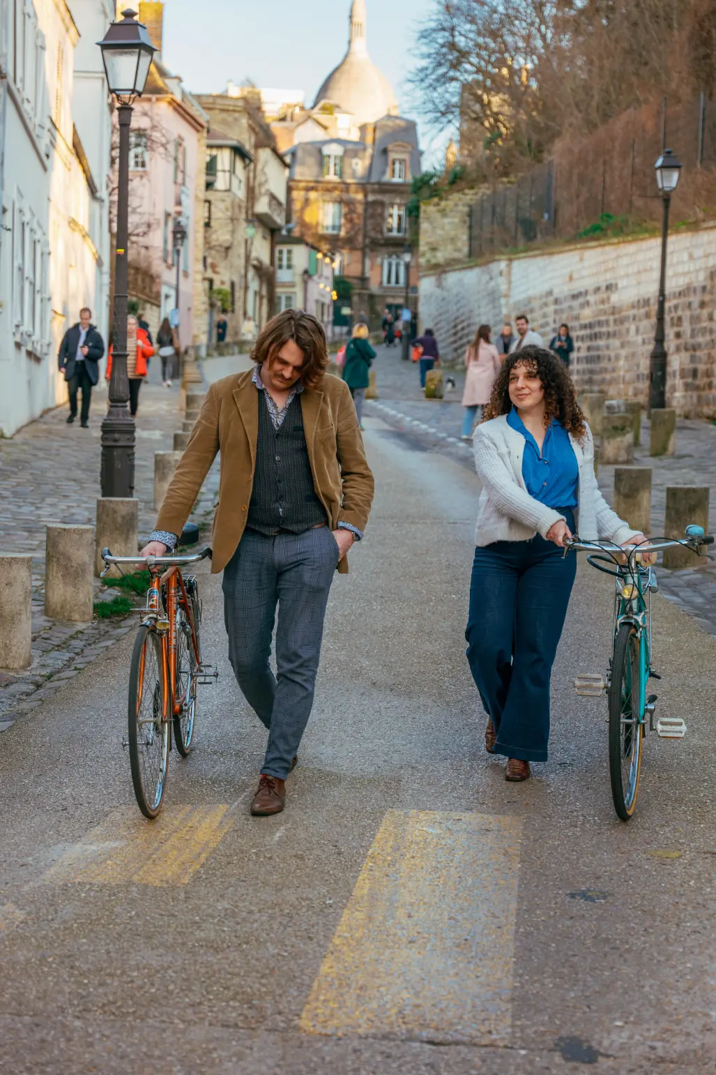 A couple strolling in Montmartre. Photo: Liran Hotmacher