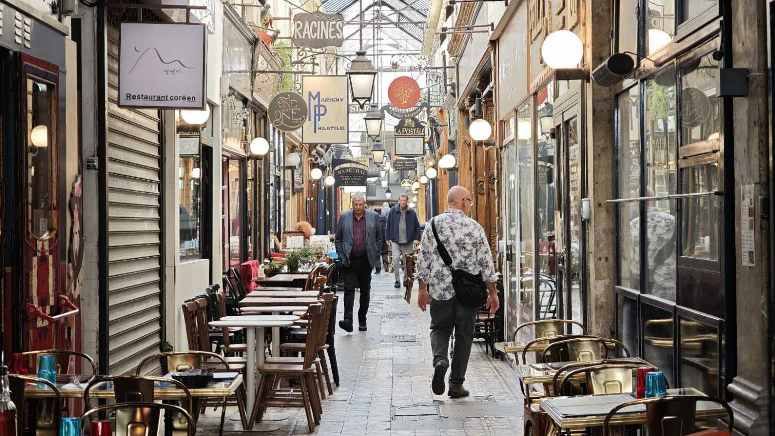 פסאז' דה פנורמה: מסע בזמן אל לבו הפועם של התיאטרון, השוקולד והסקנדלים של פריז. צילום: צבי חזנוב