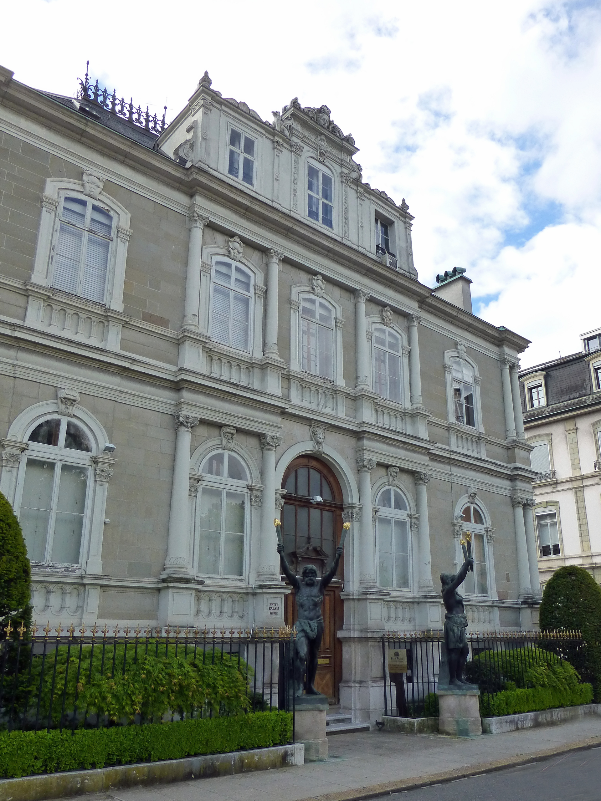 הכניסה למוזיאון פטי פאלה בז'נבה, 2018
מקור: ויקימדיה, בנחלת הכלל