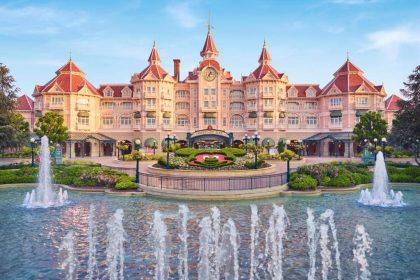 Disneyland Hotel, המלון המפואר שבכניסה לדיסנילנד פריז