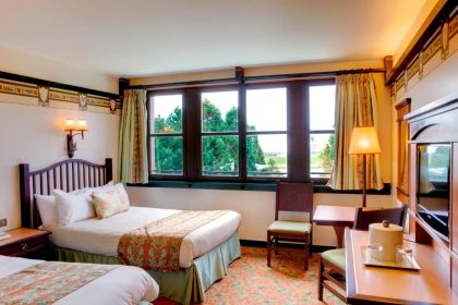 Disney’s Sequoia Lodge על אגם דיסנילנד פריז