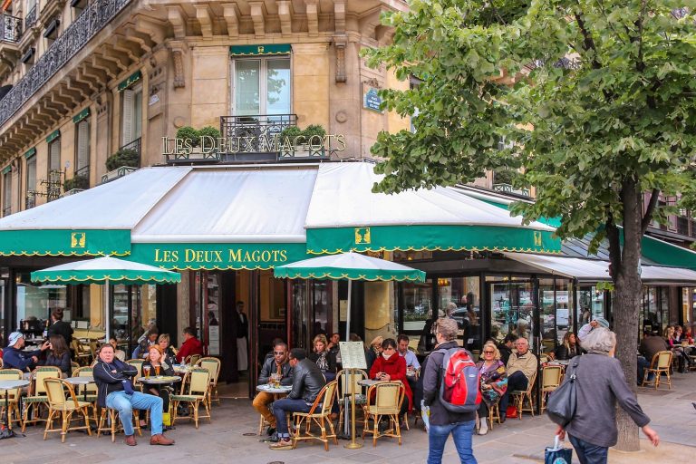 Les Deux Magots: בית הקפה שהפך לסמל של סן‐ז’רמן דה פרה