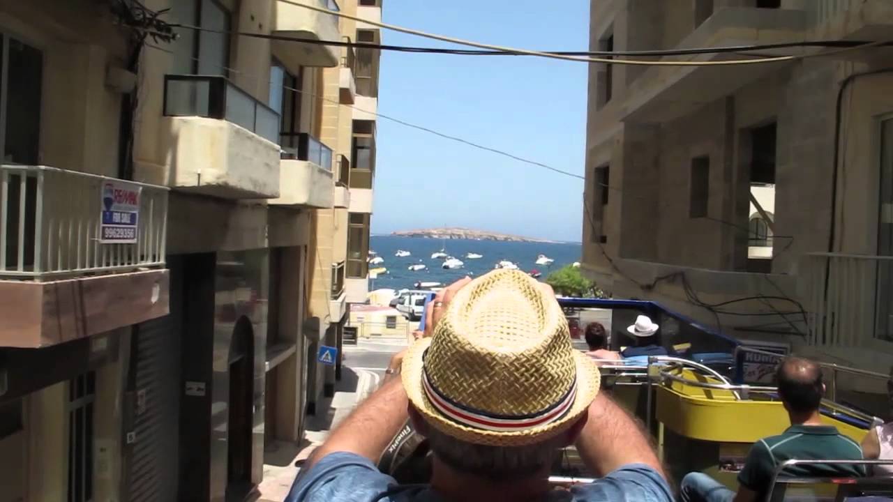 אוטובוס התיירים של מלטה