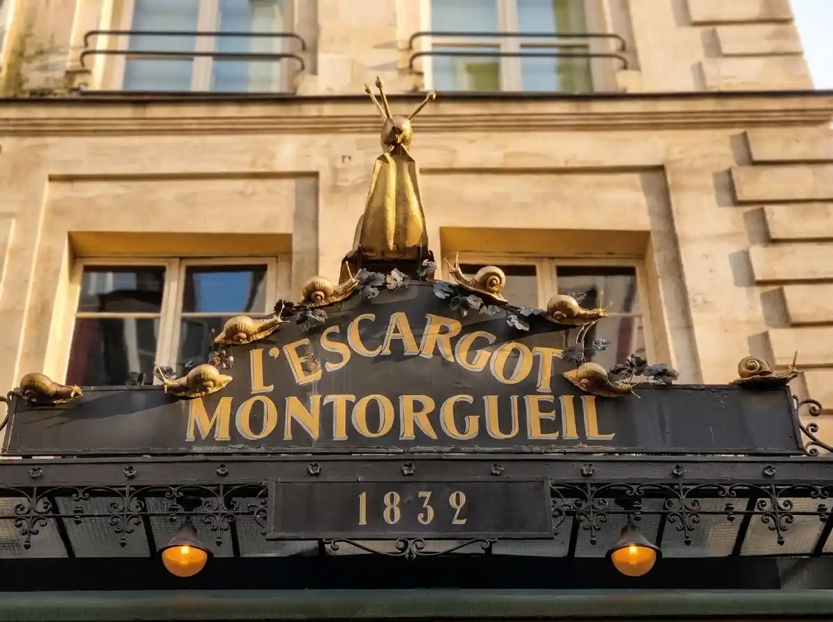 השלט של L'Escargot Montorgueil ב-38 rue Montorgueil. צילום: צבי חזנוב