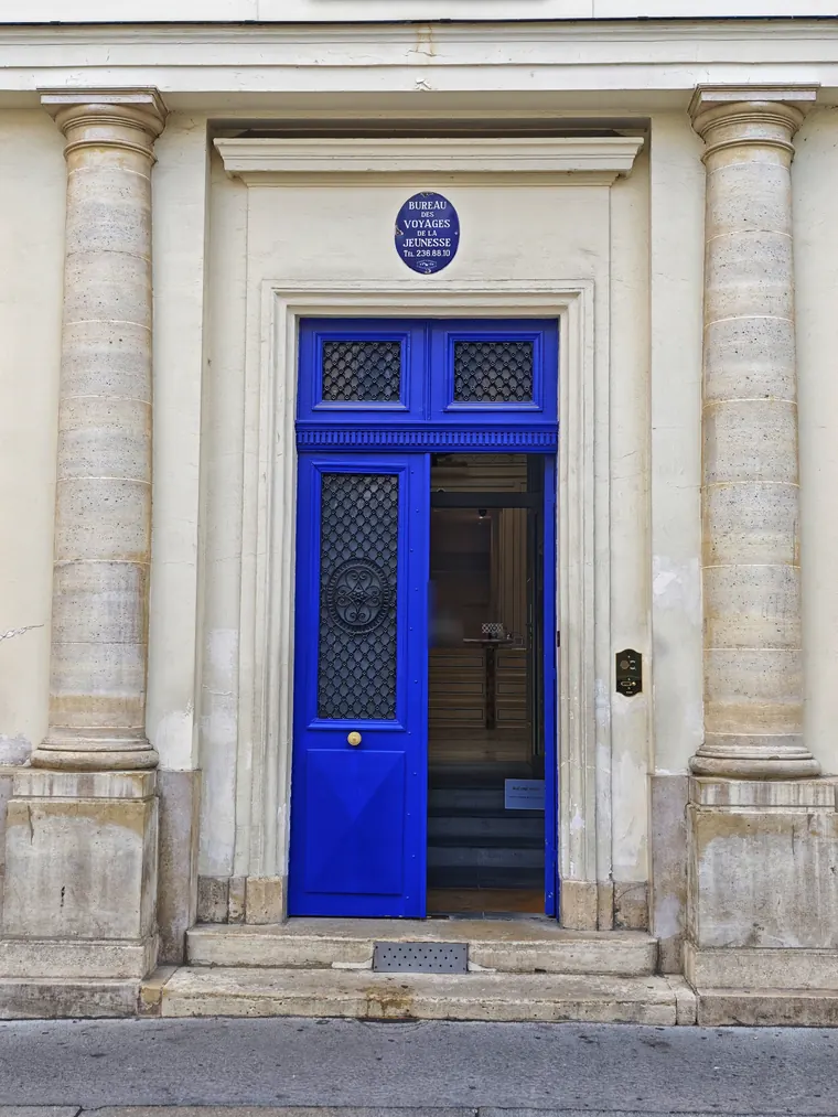 הכניסה לבית של מדמואזל מארס ב-1 rue de la Tour-des-Dames