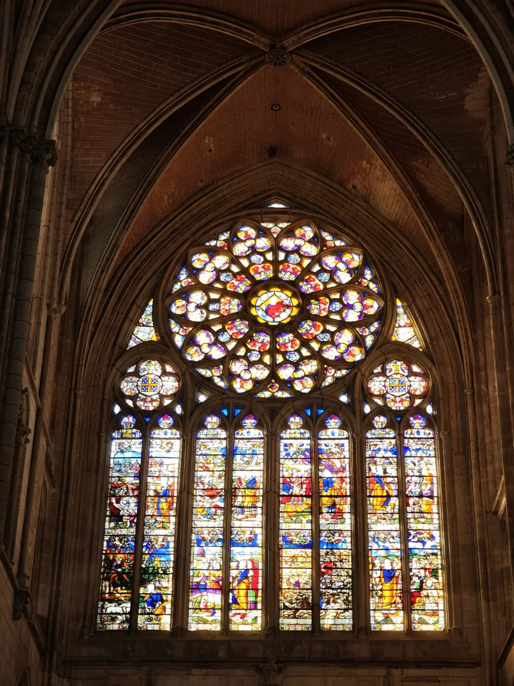 The rose window of the south transept in Cathédrale Saint-Étienne (1550), with eight windows telling the story of Moses below it. Photo: Zvi Chazanov